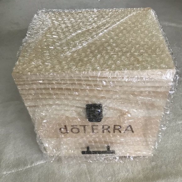 ⛔️SOLD⛔️dōTERRA 3 Tier Wooden Essential Oils Box - Picture 2 of 2